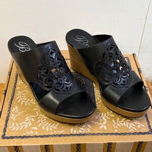 Brighton Black and Tan Wedge Sandals